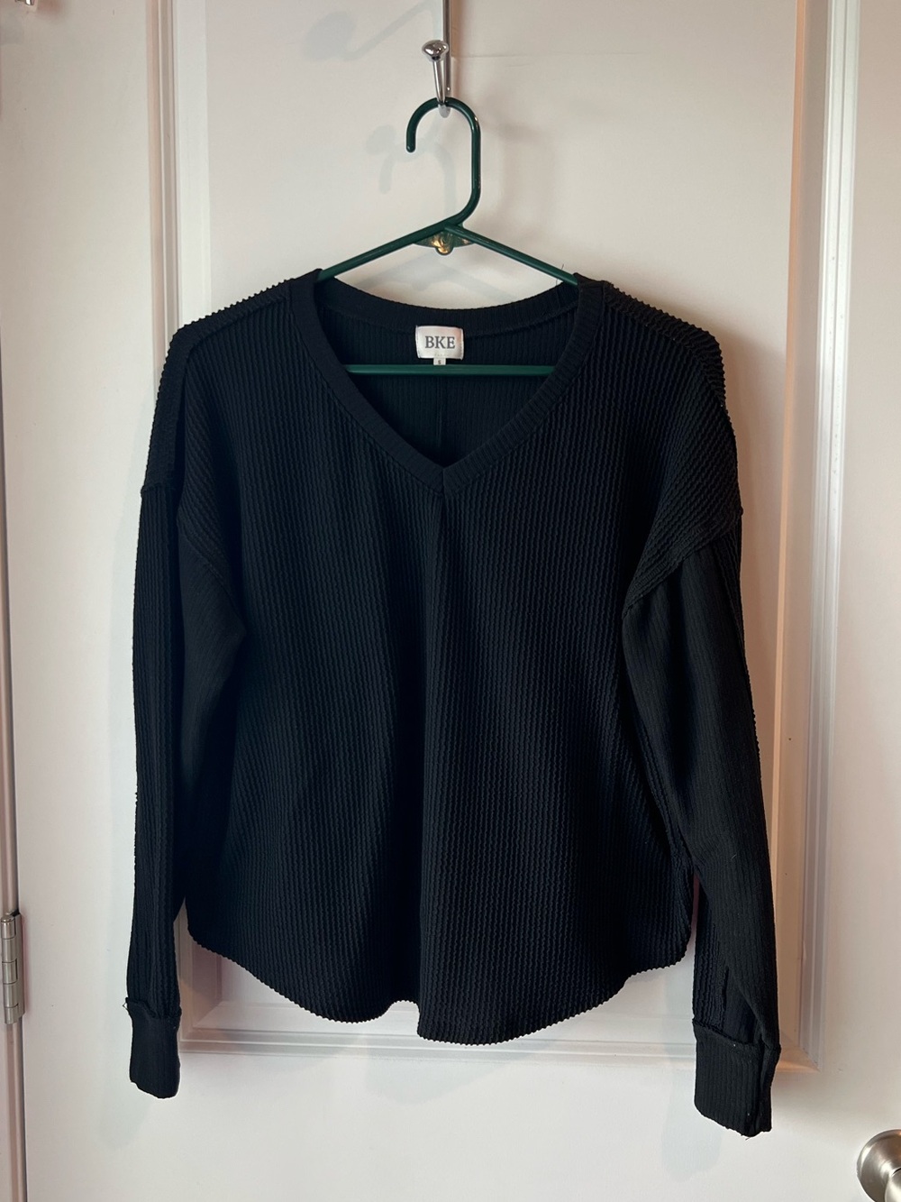 BKE Women's Black V-Neck Textured Top. Small